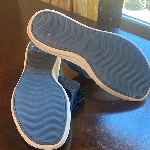 Clarks Cloudsteppers Dark Blue Floral Sandals - Picture 6 of 6